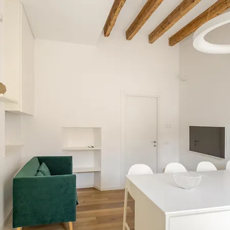 Design And Comfort In Isola In The Heart Of * Milan