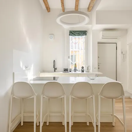 Design And Comfort In Isola In The Heart Of Apartment Milan