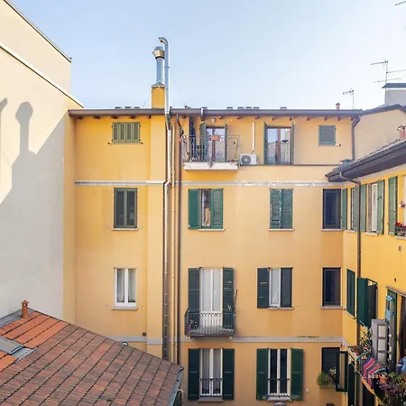 Design And Comfort In Isola In The Heart Of Apartment Milan
